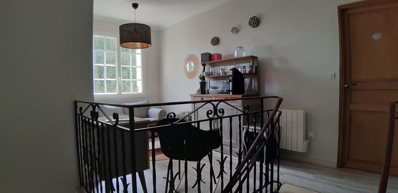 A L'Ombre De La Treille -Proche Saint-Emilion Bed & Breakfast ภายนอก รูปภาพ
