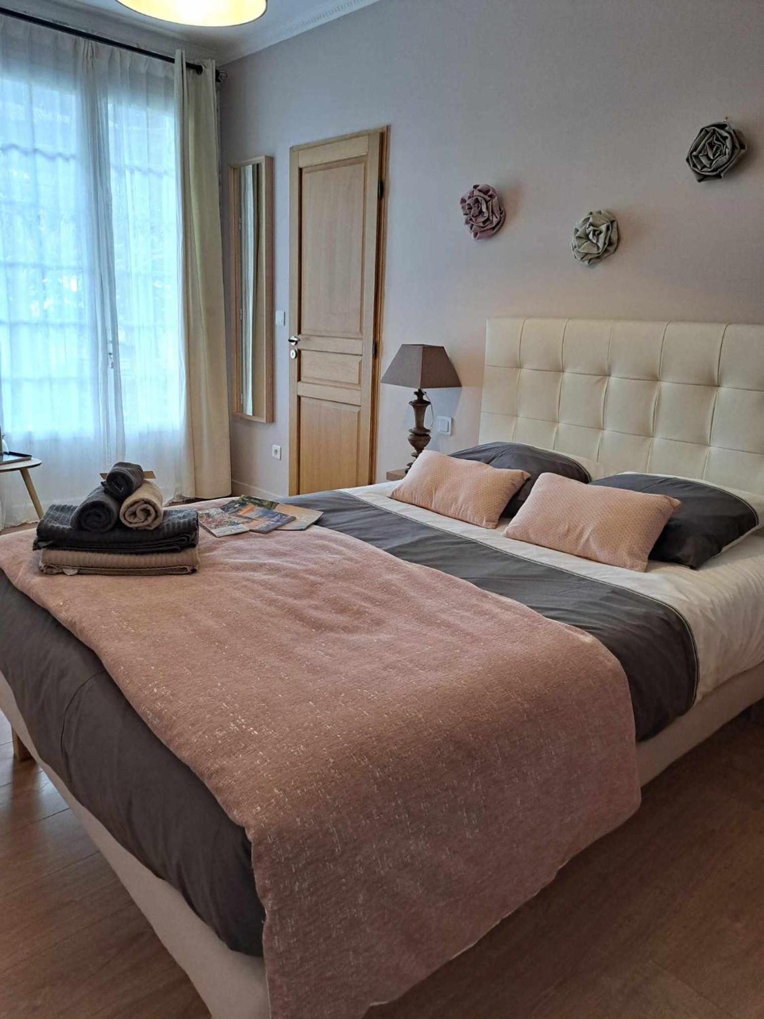 A L'Ombre De La Treille -Proche Saint-Emilion Bed & Breakfast ภายนอก รูปภาพ