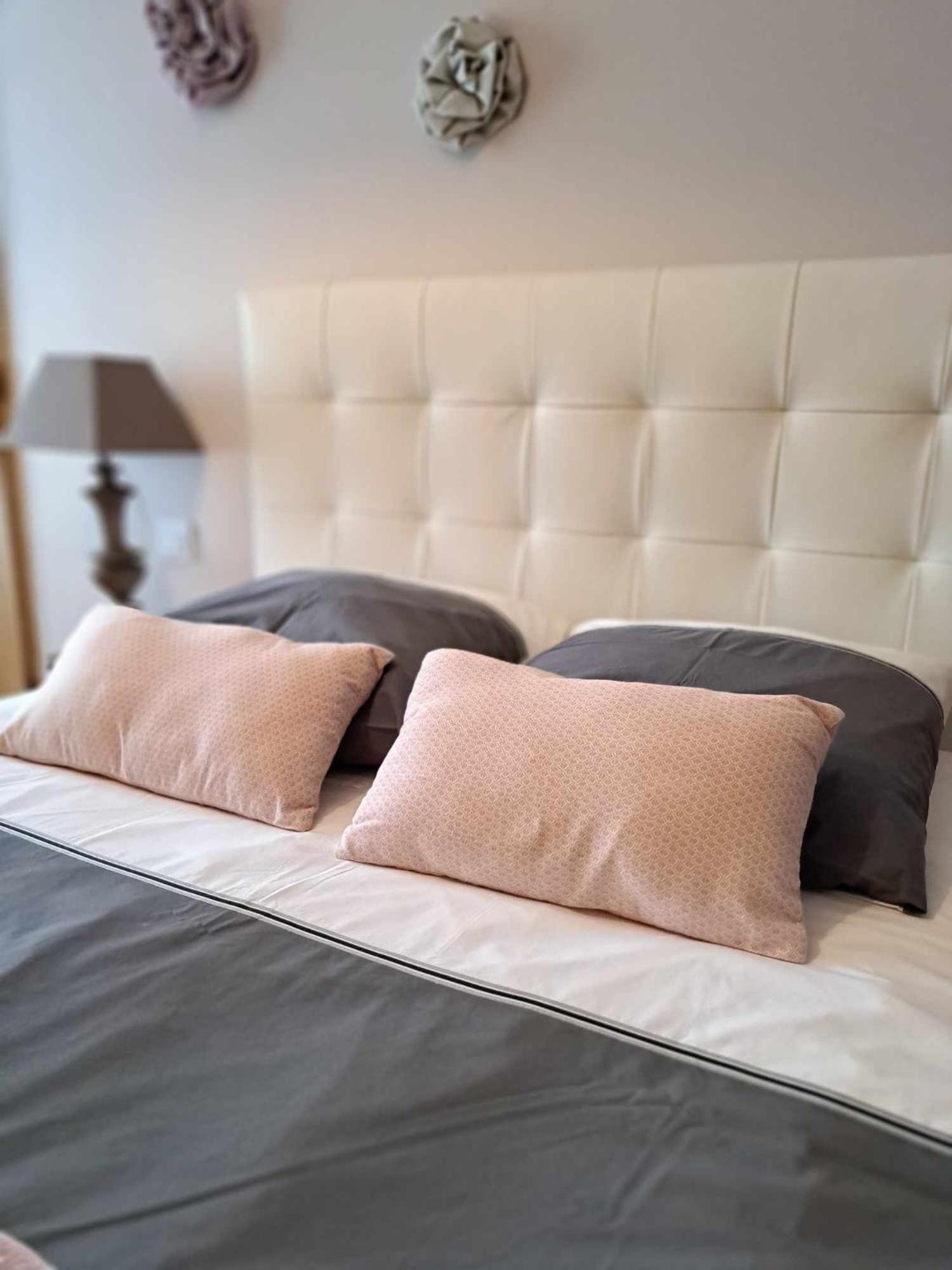 A L'Ombre De La Treille -Proche Saint-Emilion Bed & Breakfast ภายนอก รูปภาพ