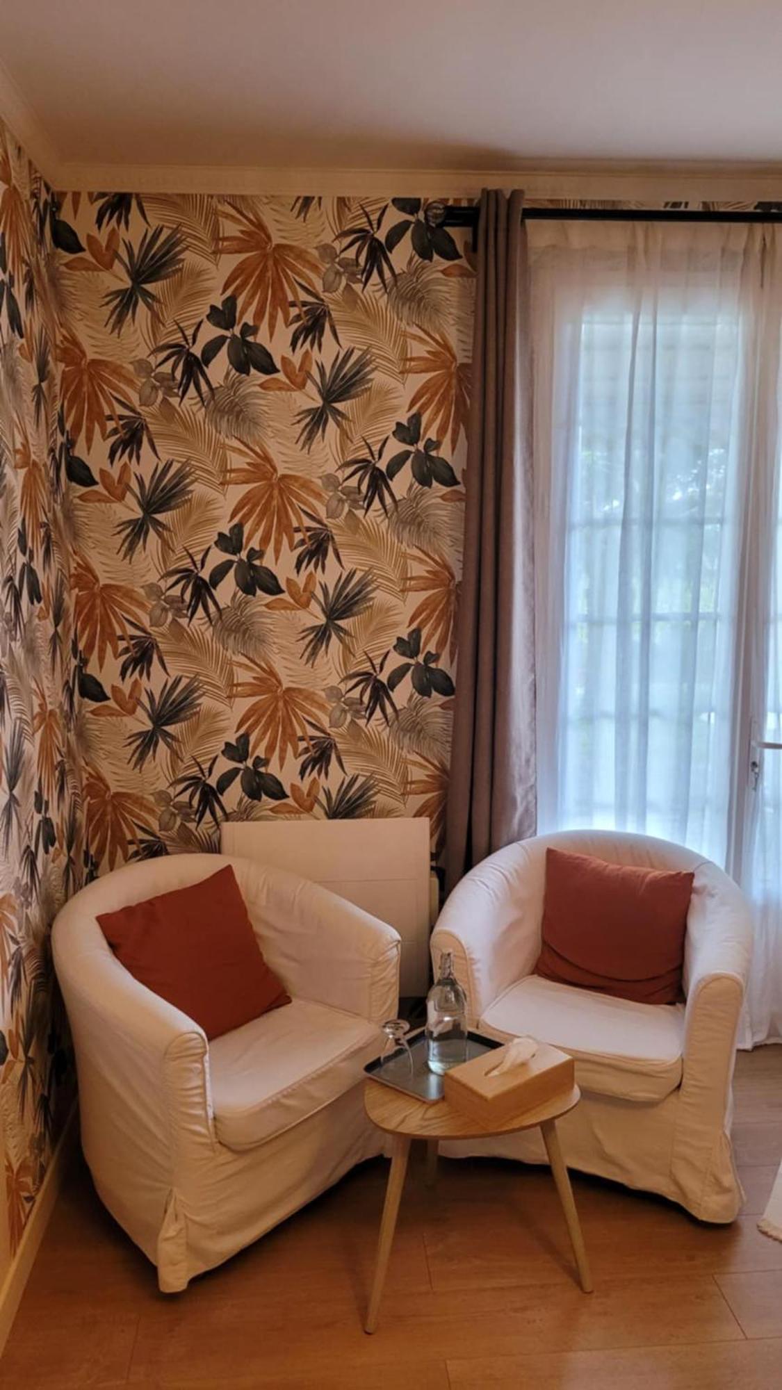 A L'Ombre De La Treille -Proche Saint-Emilion Bed & Breakfast ภายนอก รูปภาพ