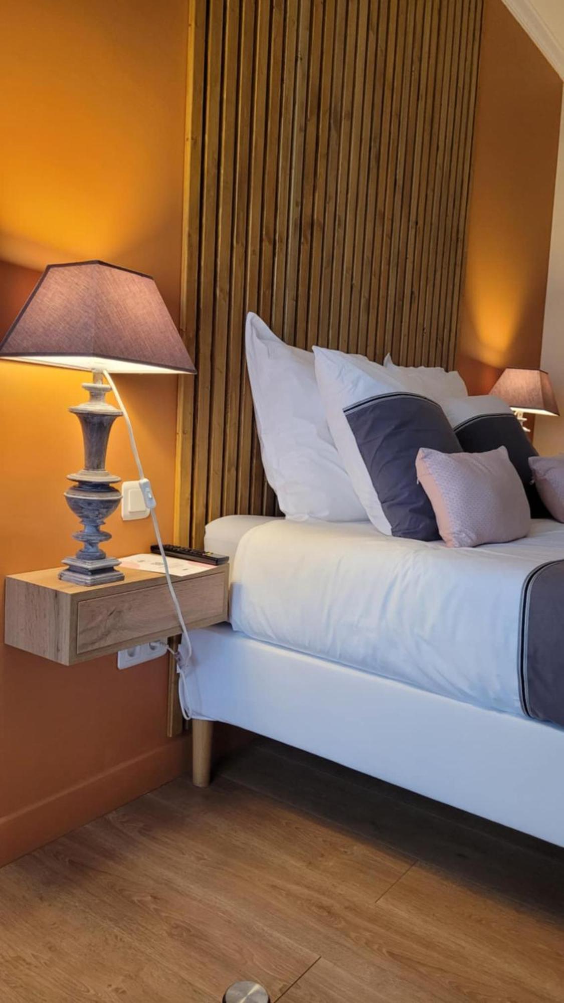 A L'Ombre De La Treille -Proche Saint-Emilion Bed & Breakfast ภายนอก รูปภาพ